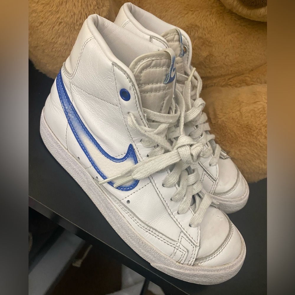 NIKE BLAZER MID 77 WHITE-HYPER BLUE "AIRBRUSH" Womens 5.5